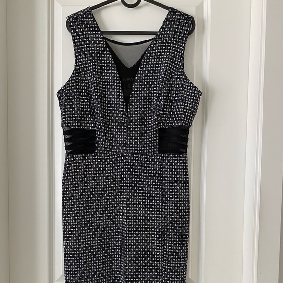 Cocktail dress used only once. - Picture 2 of 2